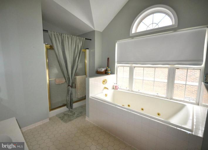 3052 South Glebe Road, Unit 3052 Arlington, VA 22206 - Photo 9 of 15 HUGE Master Bathroom