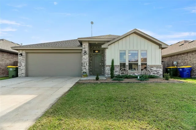 $277,900 | 206 Hubbard Street, Hillsboro, TX 76645