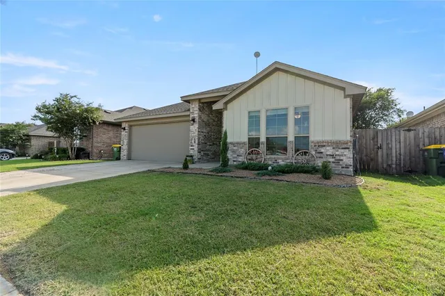 $277,900 | 206 Hubbard Street, Hillsboro, TX 76645