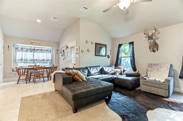 $277,900 | 206 Hubbard Street, Hillsboro, TX 76645