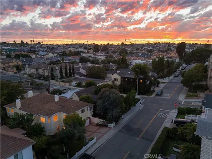$2,290,000 | 2002 Marshallfield Lane, Redondo Beach, CA 90278