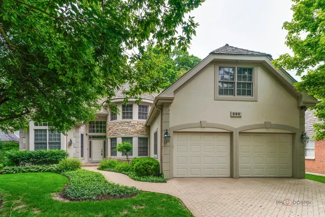 $879,900 | 590 Academy Woods Drive, Lake Forest, IL 60045