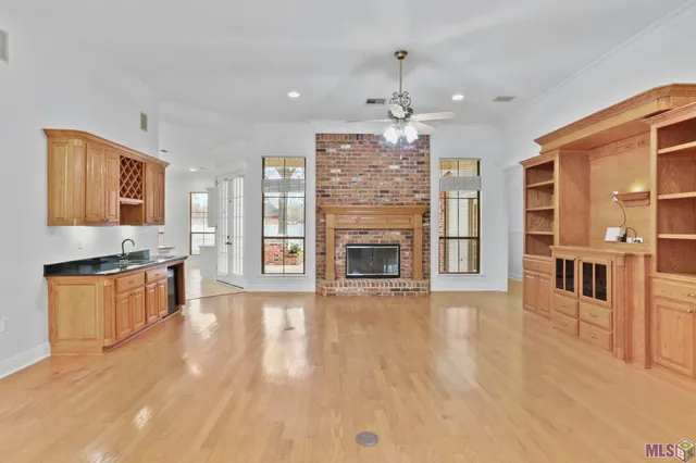 $449,900 | 37237 Lakeshore Avenue, Prairieville, LA 70769