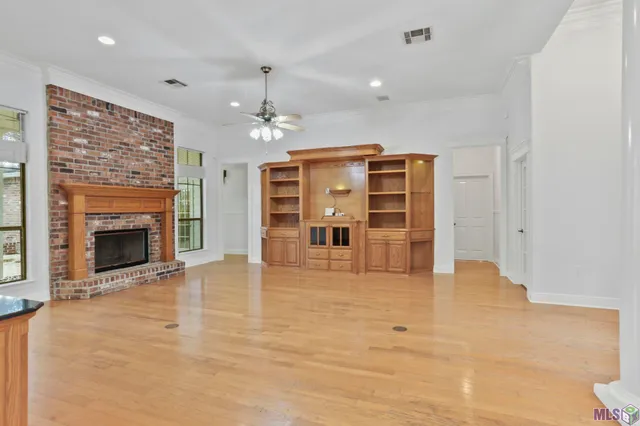 $449,900 | 37237 Lakeshore Avenue, Prairieville, LA 70769