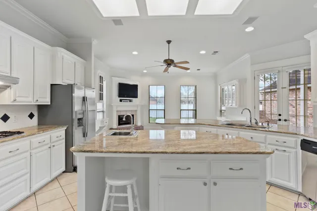 $449,900 | 37237 Lakeshore Avenue, Prairieville, LA 70769