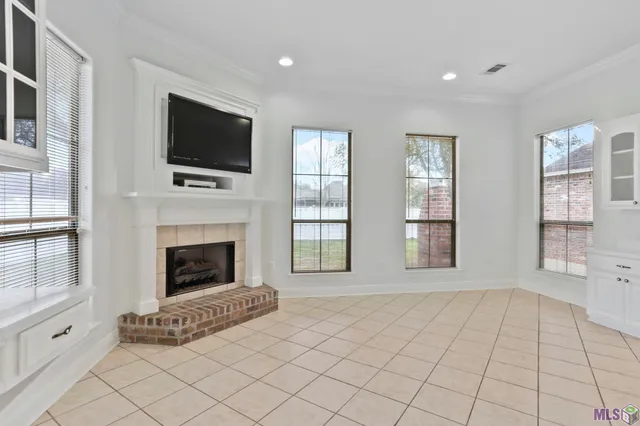 $449,900 | 37237 Lakeshore Avenue, Prairieville, LA 70769