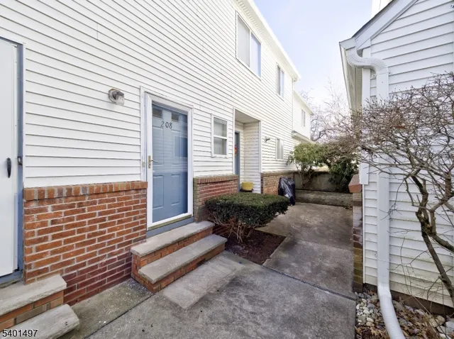 $299,000 | 208 Blackberry Court, Flemington, NJ 08822