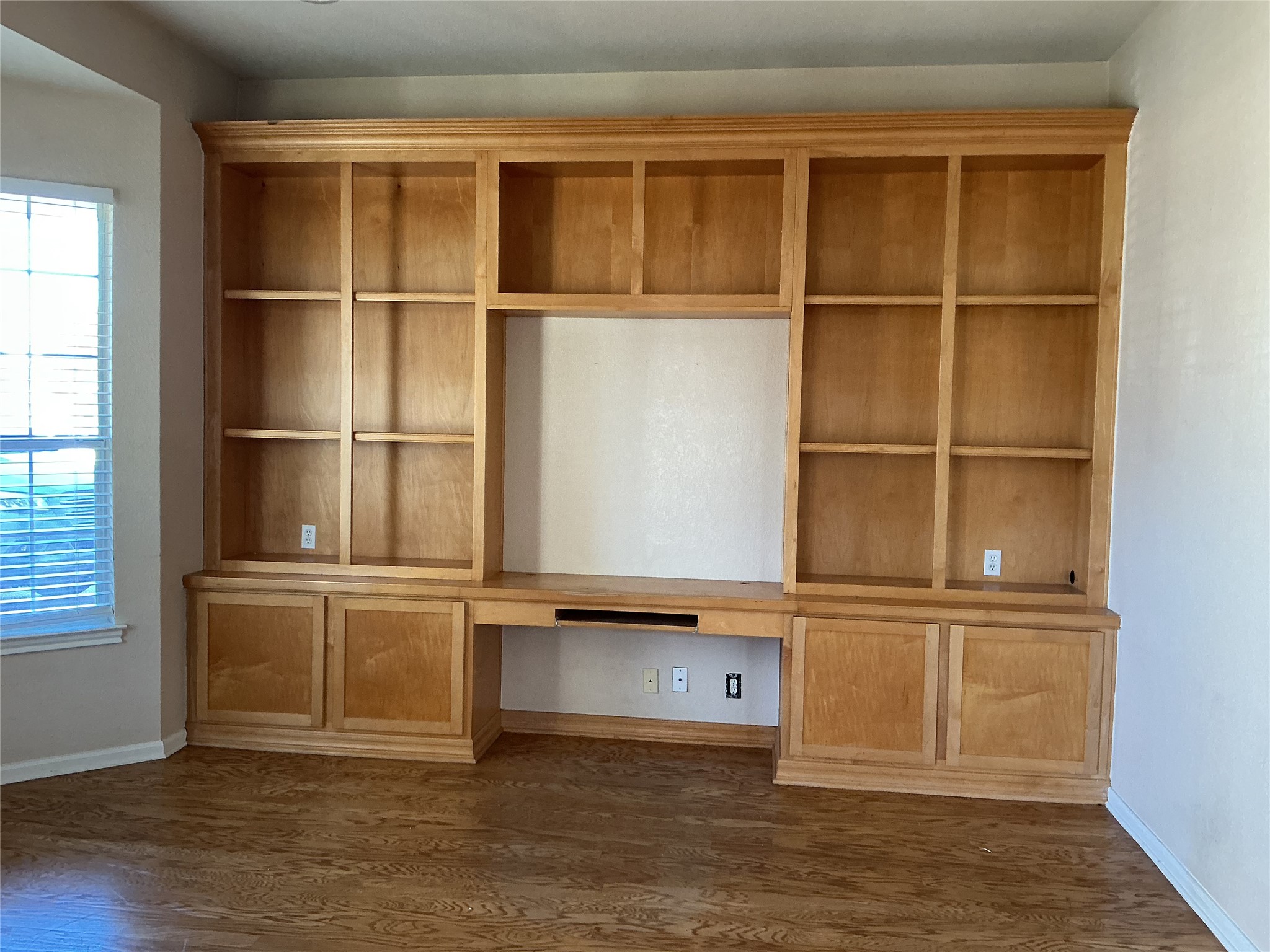 109 Fairfield Court Georgetown, TX 78633 - Photo 3 of 5 View of closet