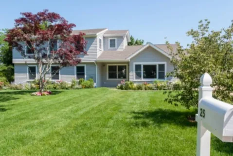 25 Bishops Court, Southampton, NY 11968