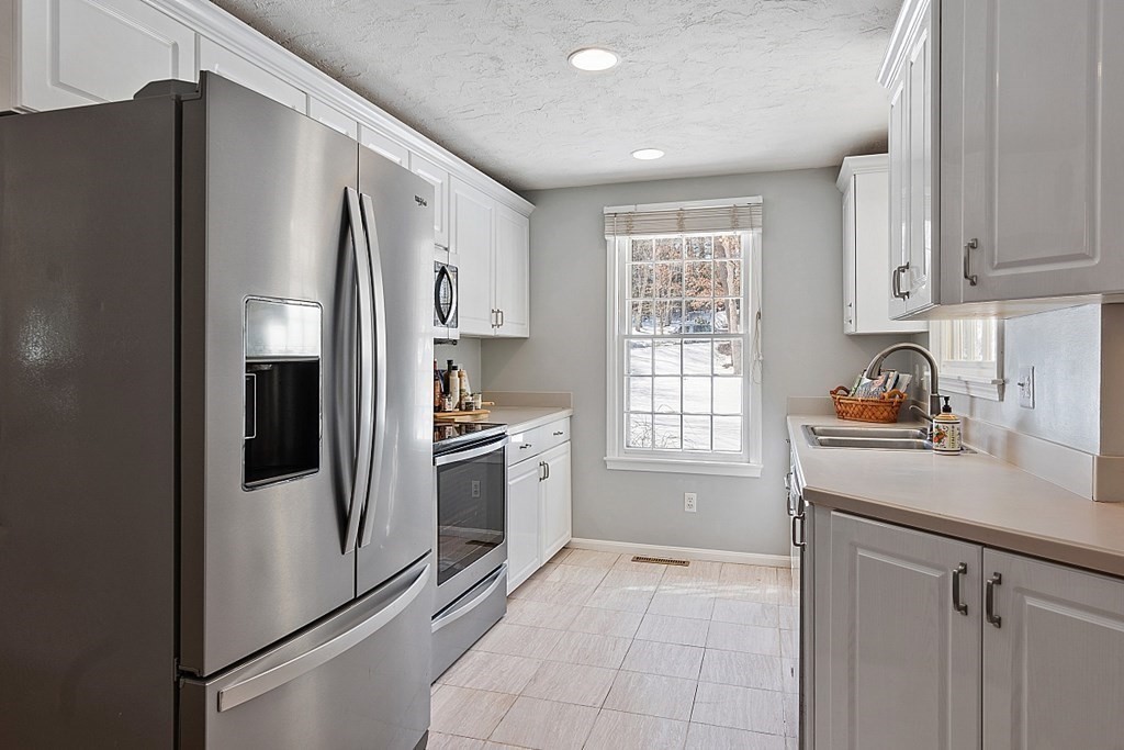 16 Seten Circle Andover, MA 01810 - Photo 11 of 41