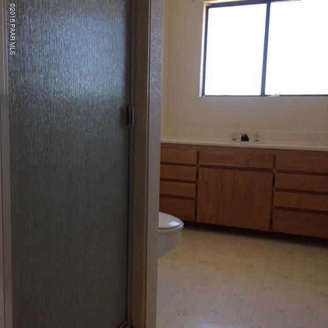 3400 West Runway Road Paulden, AZ 86334 - Photo 23 of 51 Main Level Bathroom