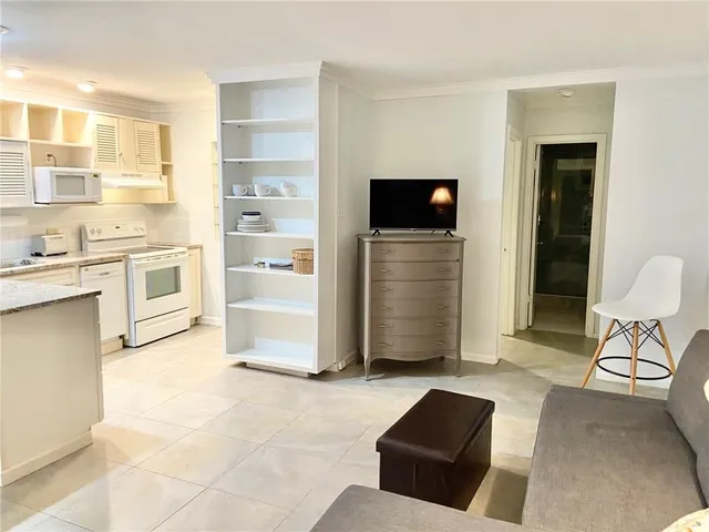 $1,375 | 801 Henry Clay Avenue, Unit 105, New Orleans, LA 70118