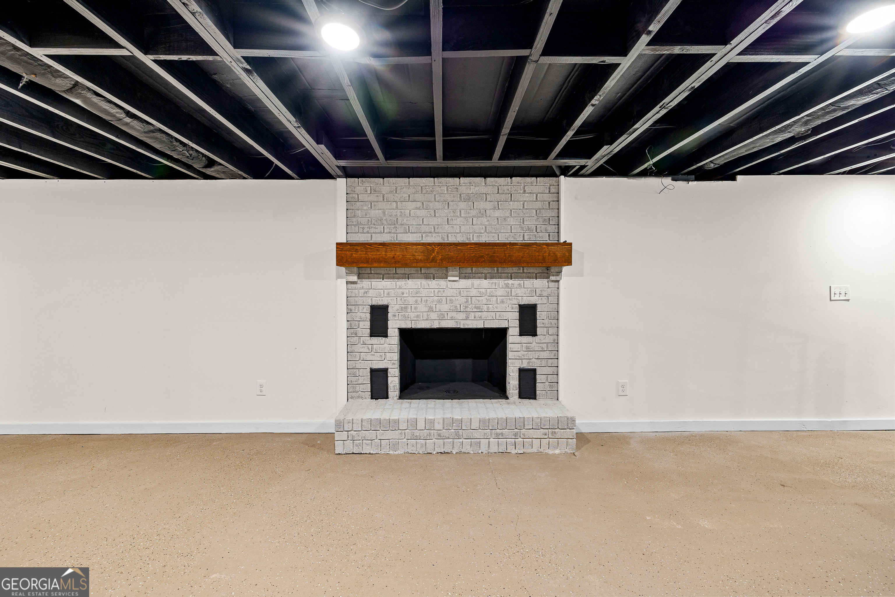 201 Smithstone Path Fayetteville, GA 30214 - Photo 34 of 57 a view of empty room with a fireplace