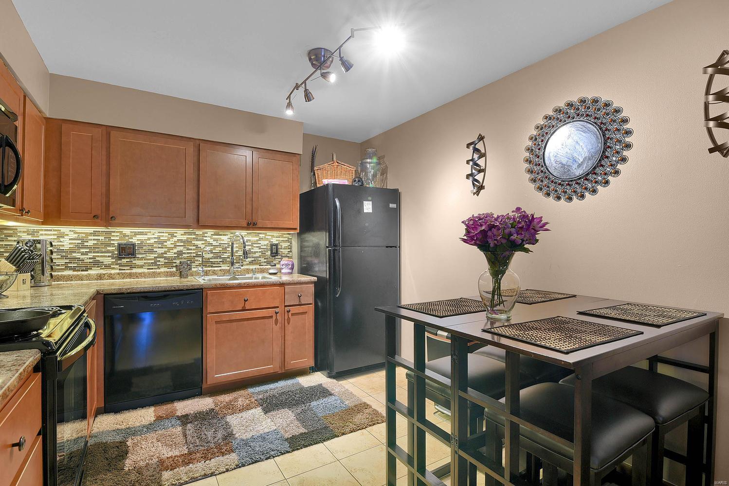 709 Ridgeside Drive, Unit K Ballwin, MO 63021 - Photo 2 of 25 Gallery Image 2