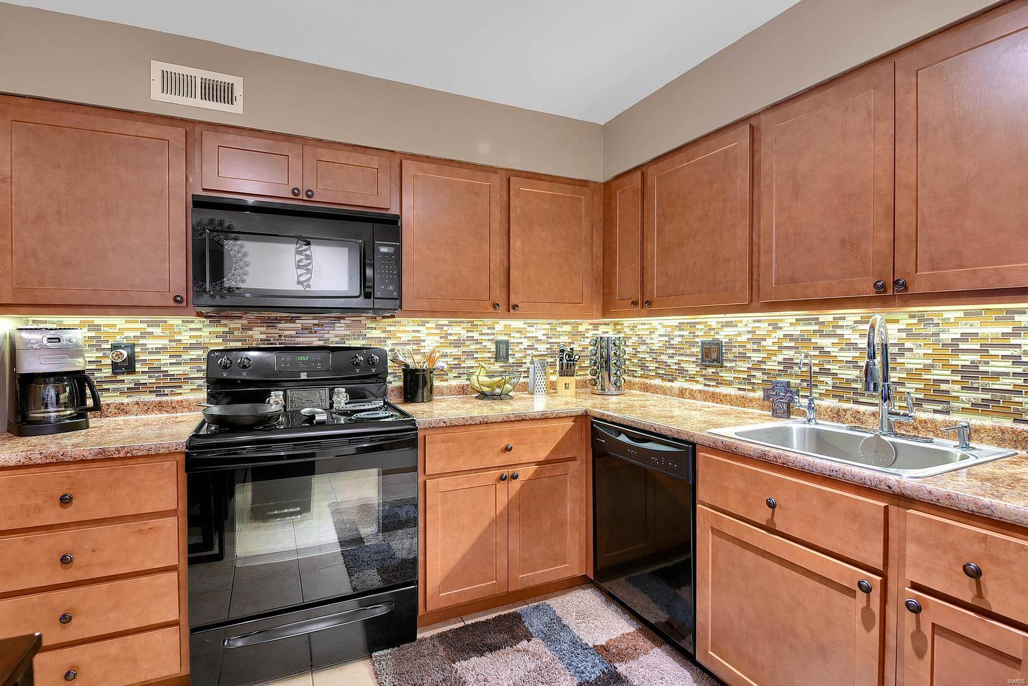 709 Ridgeside Drive, Unit K Ballwin, MO 63021 - Photo 3 of 25 Gallery Image 3