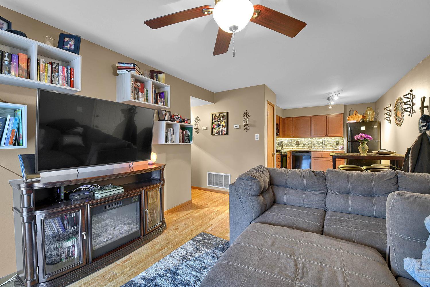 709 Ridgeside Drive, Unit K Ballwin, MO 63021 - Photo 5 of 25 Gallery Image 5
