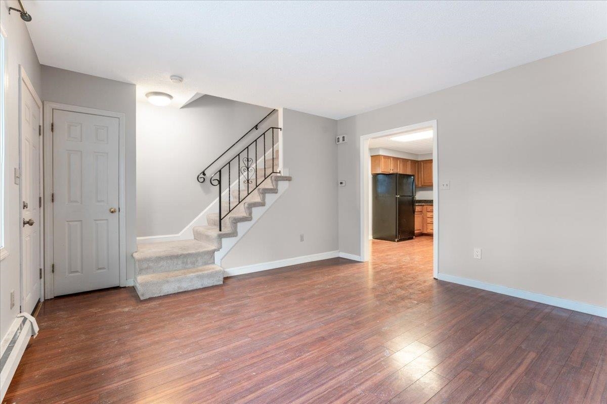 90 Golfview Drive Manchester, NH 03102 - Photo 3 of 34