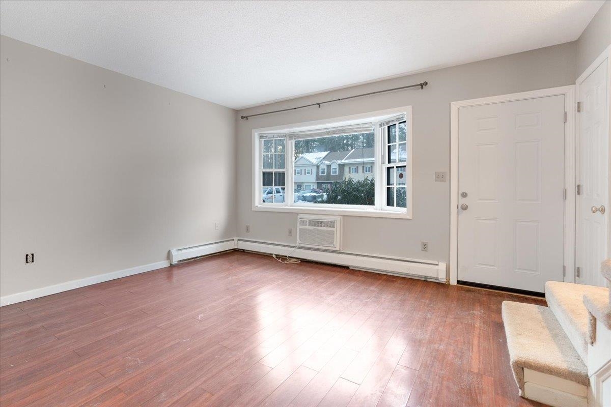 90 Golfview Drive Manchester, NH 03102 - Photo 4 of 34