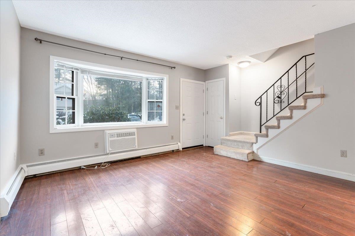 90 Golfview Drive Manchester, NH 03102 - Photo 5 of 34