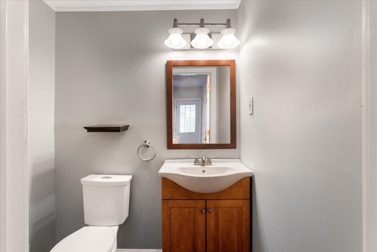 90 Golfview Drive Manchester, NH 03102 - Photo 10 of 34