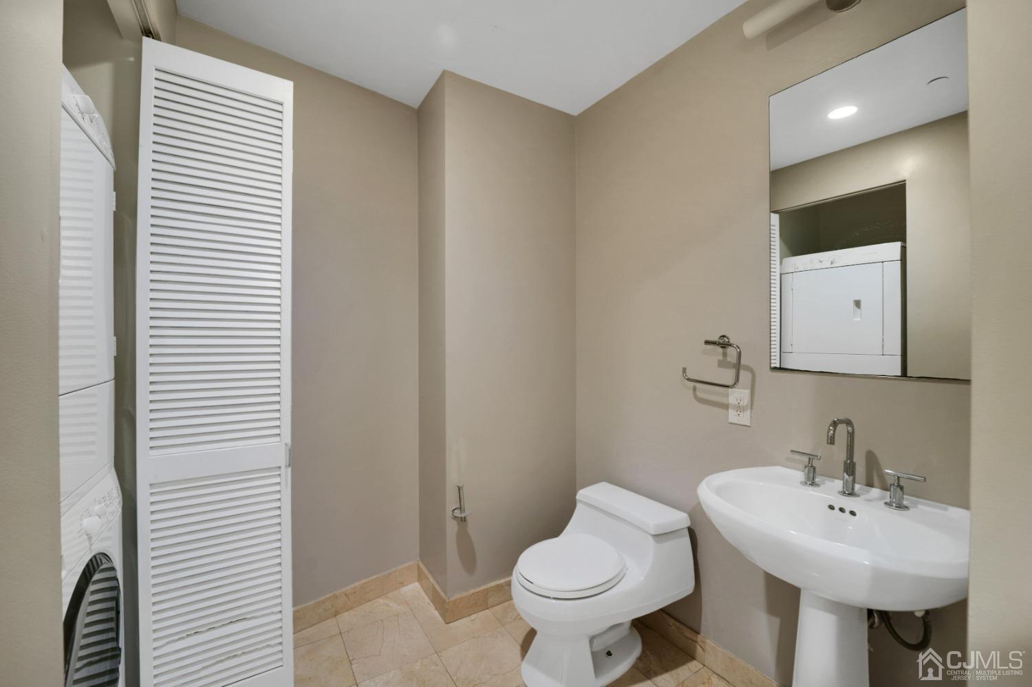 301 Hudson Park Edgewater, NJ 07020 - Photo 20 of 44 a bathroom with a sink toilet and a mirror