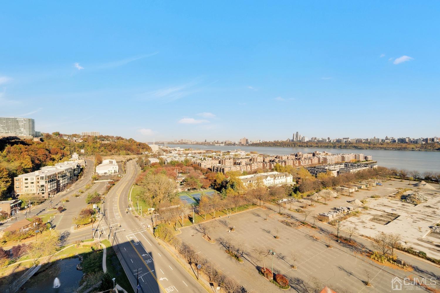 301 Hudson Park Edgewater, NJ 07020 - Photo 42 of 44 a view of city and ocean