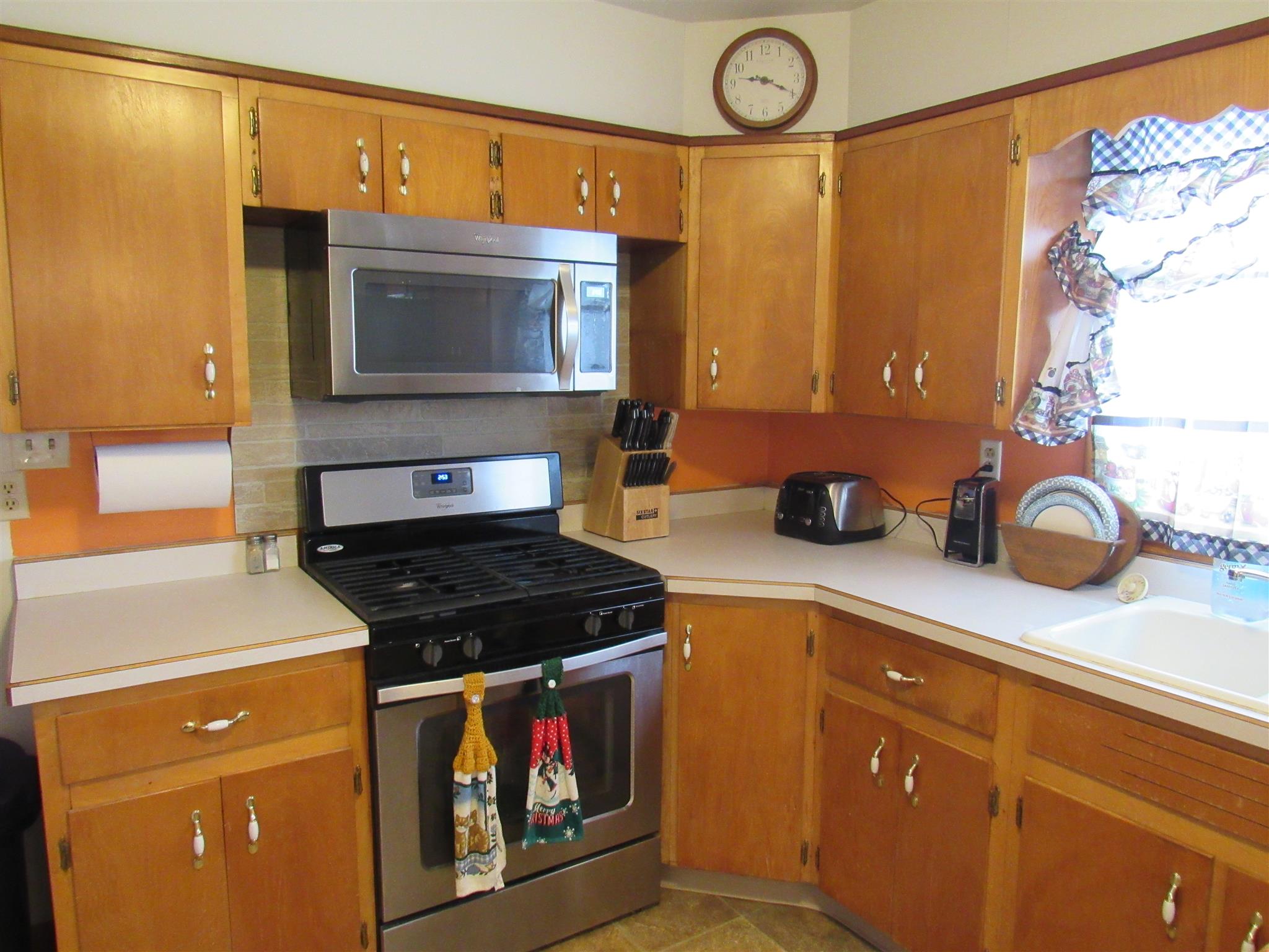 415 South Dixon Road Kokomo, IN 46901 - Photo 8 of 26 Gallery Image 8