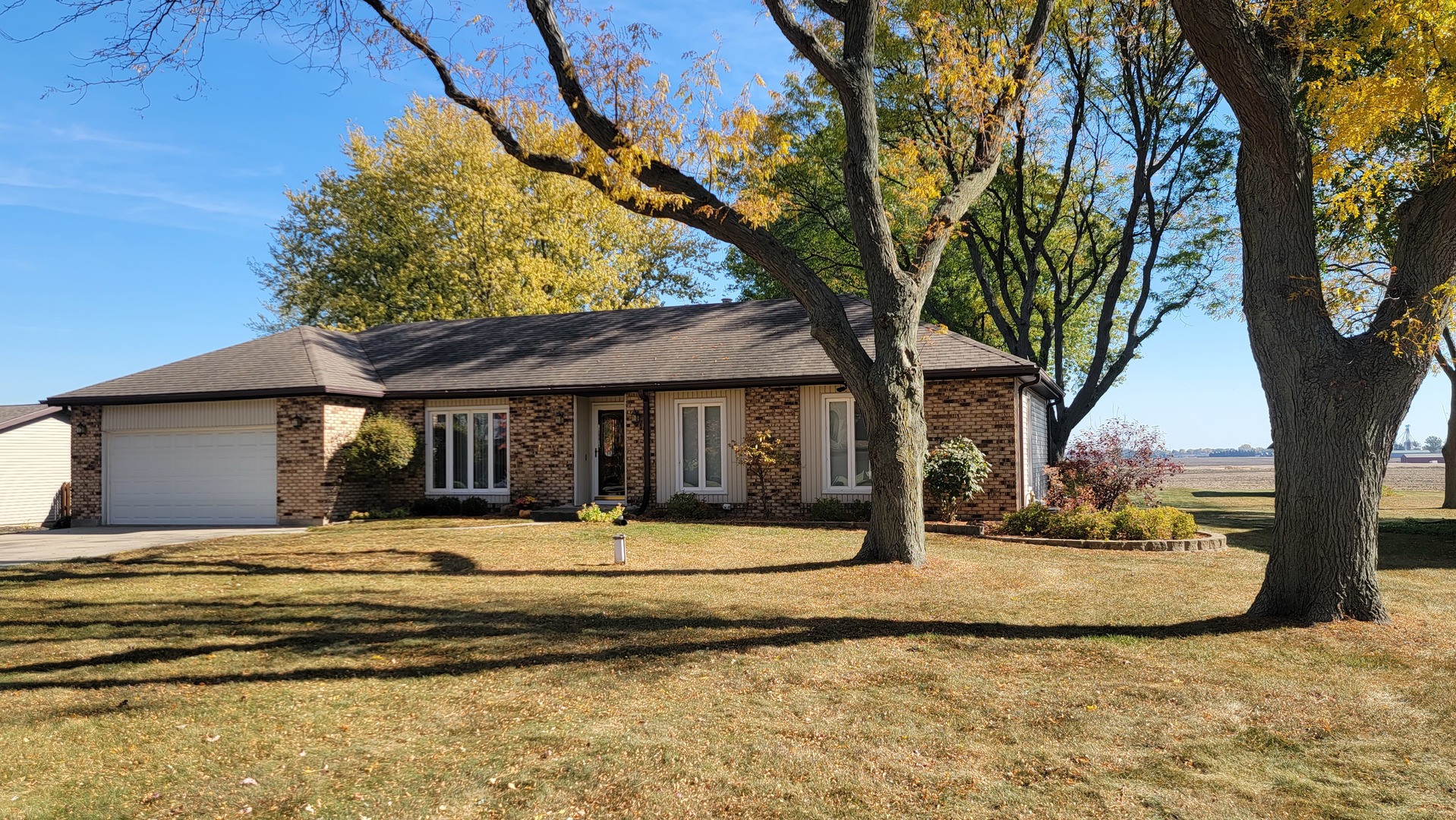 5267 South Mill Pond Road Rochelle, IL 61068 - Photo 2 of 40