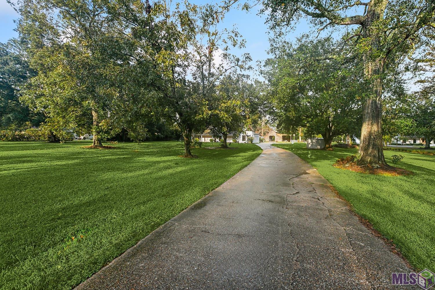 18258 John Broussard Road Prairieville, LA 70769 - Photo 4 of 41 Gallery Image 4