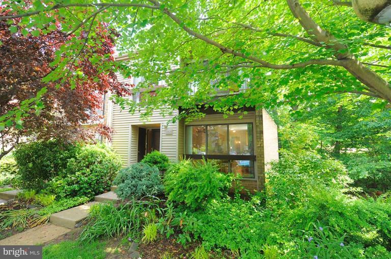 11608 Windbluff Court, Unit 7/007 Reston, VA 20191 - Photo 1 of 19 Exterior (Main)