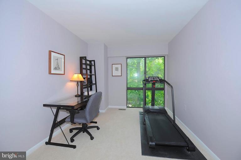 11608 Windbluff Court, Unit 7/007 Reston, VA 20191 - Photo 16 of 19 Bedroom #3