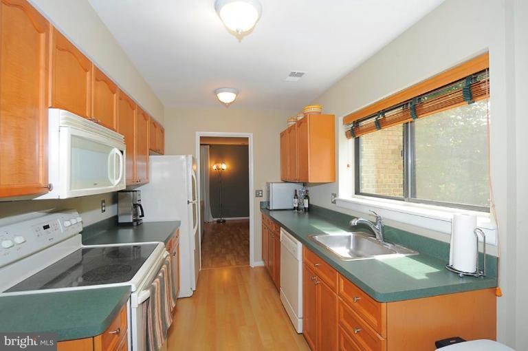 11608 Windbluff Court, Unit 7/007 Reston, VA 20191 - Photo 7 of 19 Kitchen #2