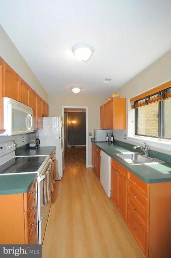 11608 Windbluff Court, Unit 7/007 Reston, VA 20191 - Photo 8 of 19 Kitchen #3