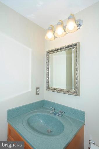 11608 Windbluff Court, Unit 7/007 Reston, VA 20191 - Photo 10 of 19 Half Bath 1