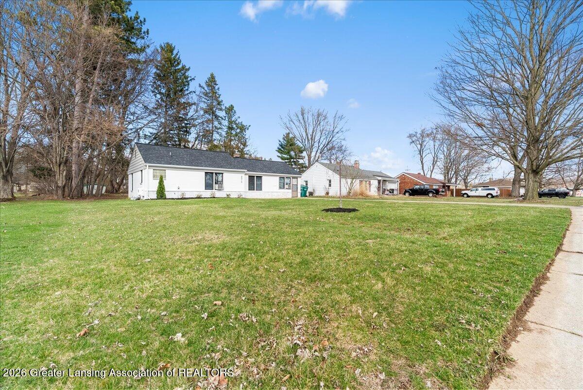 4516 Wilcox Road Holt, MI 48842 - Photo 4 of 27 03-Media Jett - 18