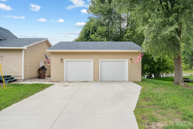 $322,500 | 225 North West Street, Carson City, MI 48811