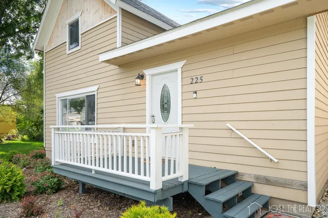 $322,500 | 225 North West Street, Carson City, MI 48811