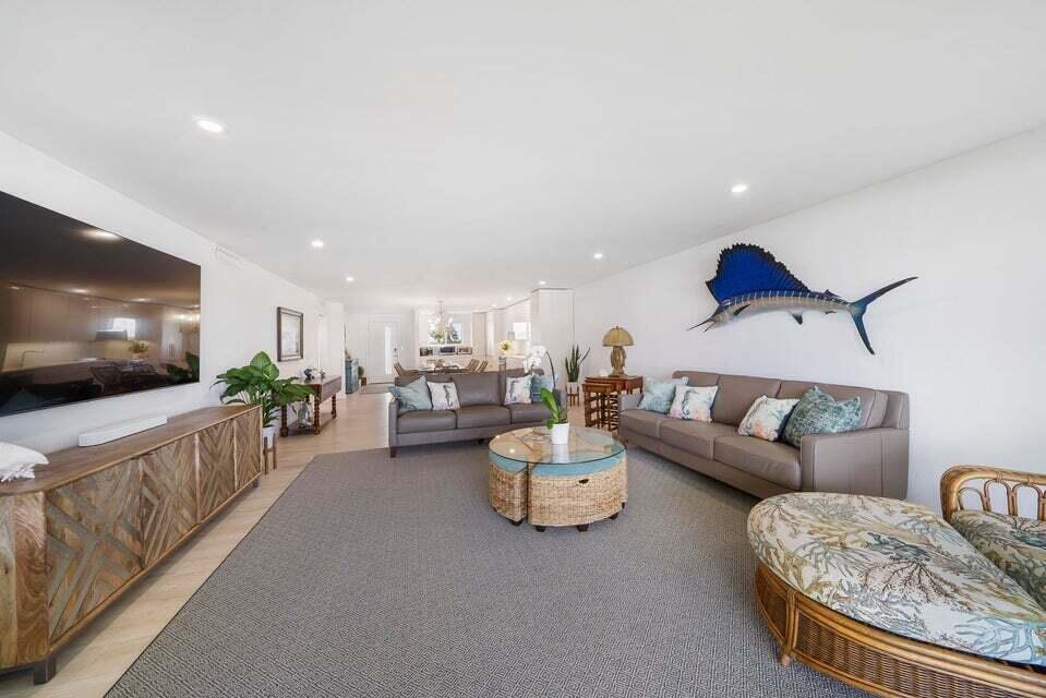 350 South Beach Road, Unit 305 Jupiter, FL 33469 - Photo 11 of 29 Island House Great Room 2