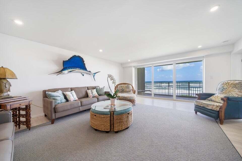 350 South Beach Road, Unit 305 Jupiter, FL 33469 - Photo 12 of 29 Island House Great Room