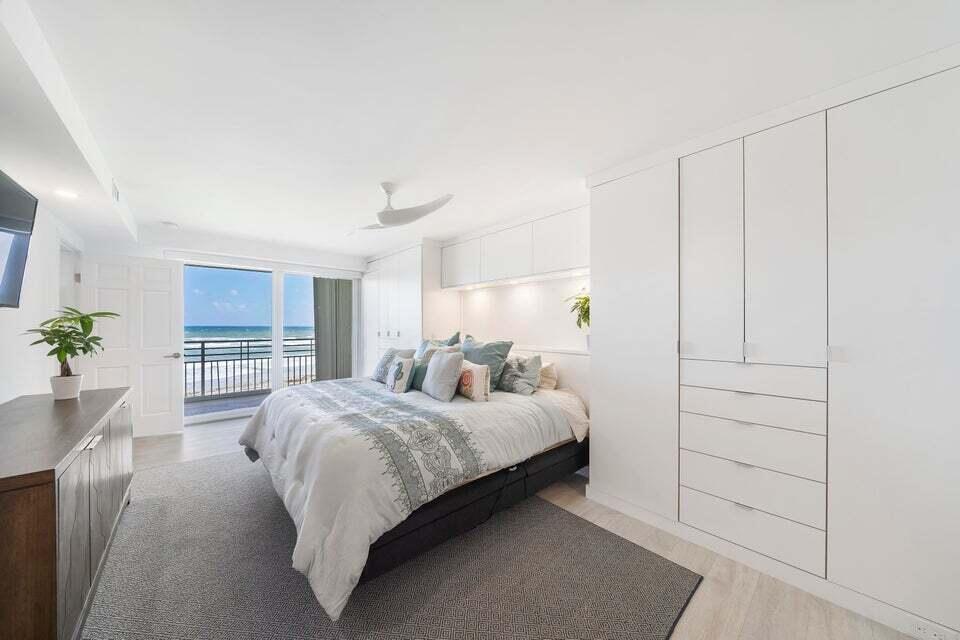 350 South Beach Road, Unit 305 Jupiter, FL 33469 - Photo 13 of 29 Island House Master Bedroom