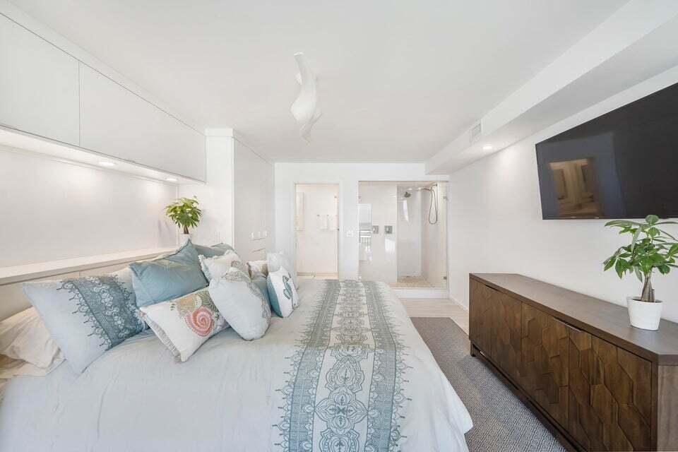 350 South Beach Road, Unit 305 Jupiter, FL 33469 - Photo 14 of 29 Island house Primary Suite
