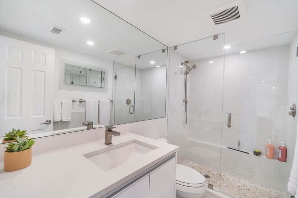 350 South Beach Road, Unit 305 Jupiter, FL 33469 - Photo 20 of 29 Island House Second Bath 2