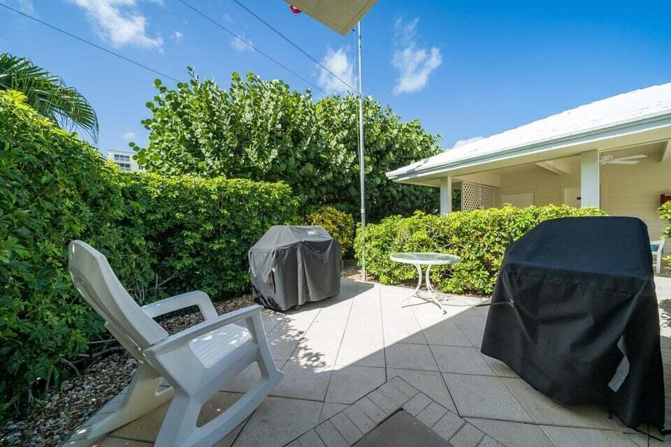 350 South Beach Road, Unit 305 Jupiter, FL 33469 - Photo 25 of 29 Island House Grill Area