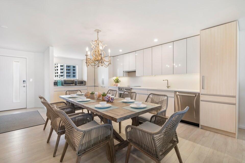350 South Beach Road, Unit 305 Jupiter, FL 33469 - Photo 4 of 29 Island House Kitchen