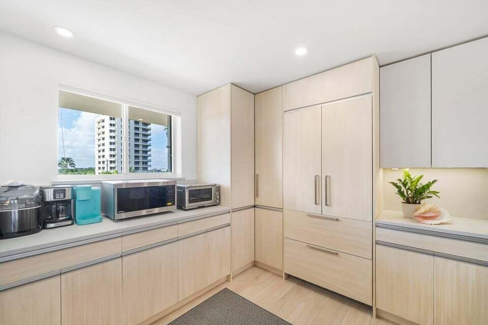 350 South Beach Road, Unit 305 Jupiter, FL 33469 - Photo 5 of 29 Island House Kitchen and coffee bar
