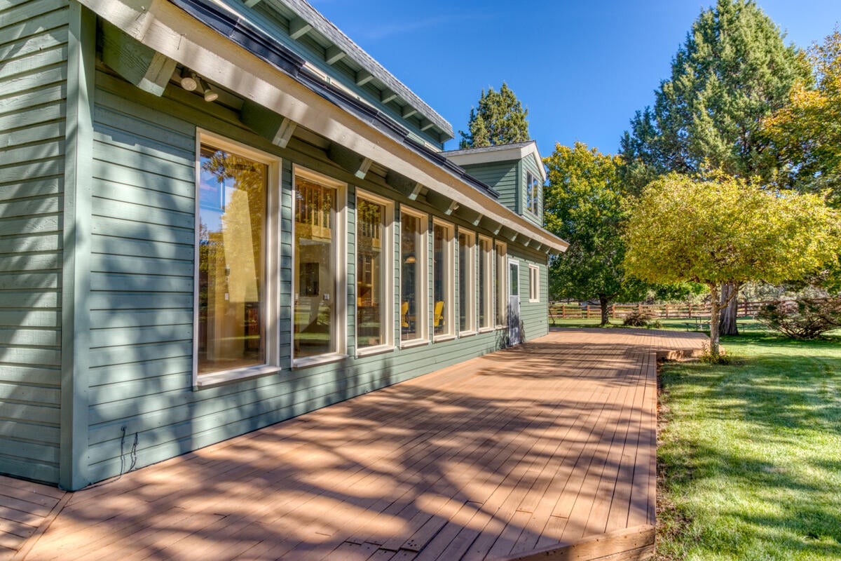 63330 Old Deschutes Road Bend, OR 97701 - Photo 14 of 34 Expansive windows