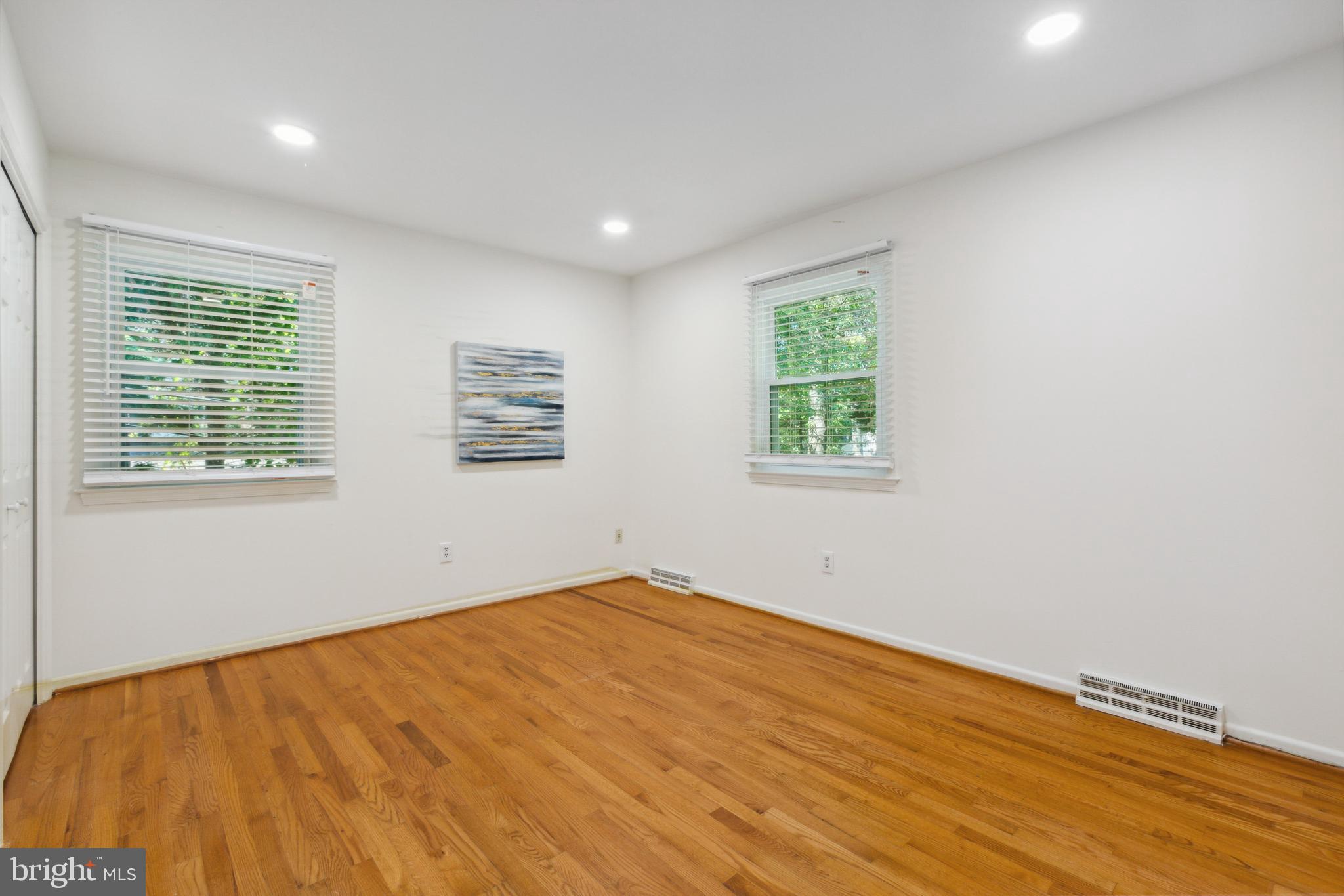8419 Idylwood Road Vienna, VA 22182 - Photo 11 of 36