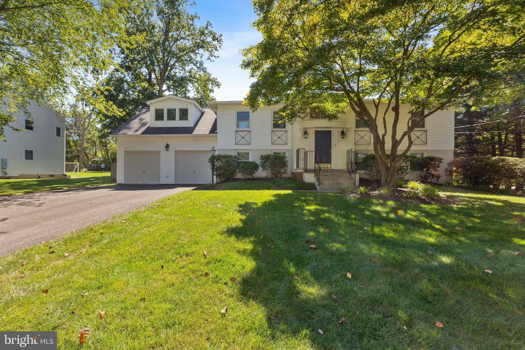8419 Idylwood Road Vienna, VA 22182 - Photo 2 of 36
