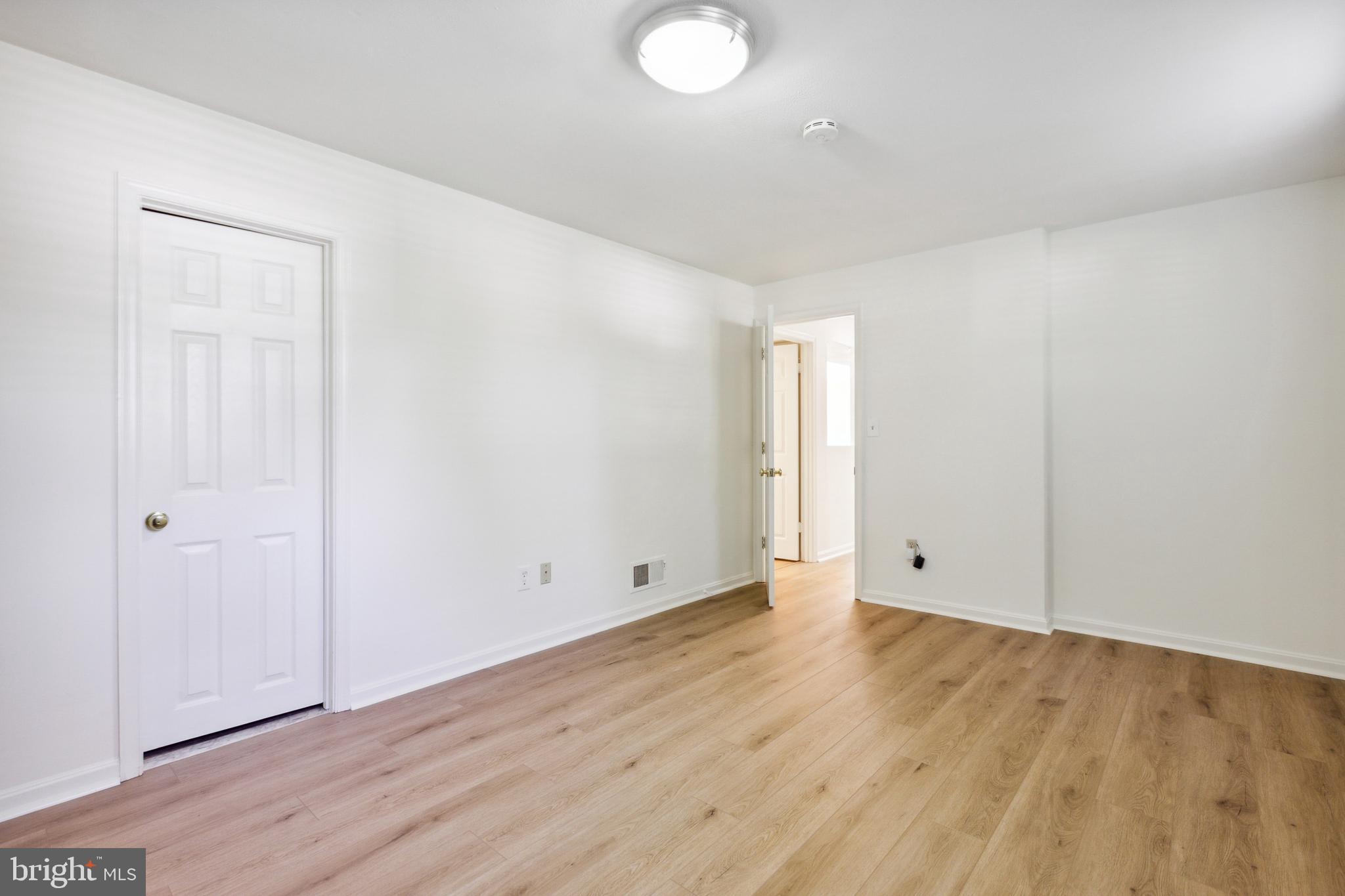 8419 Idylwood Road Vienna, VA 22182 - Photo 27 of 36