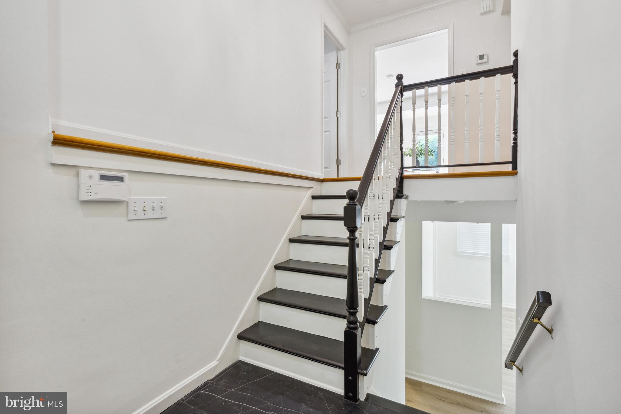 8419 Idylwood Road Vienna, VA 22182 - Photo 3 of 36